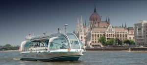 El bote Legenda en el Danubio